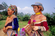 12 - Femmes de l'ethnie Hmong Fleur